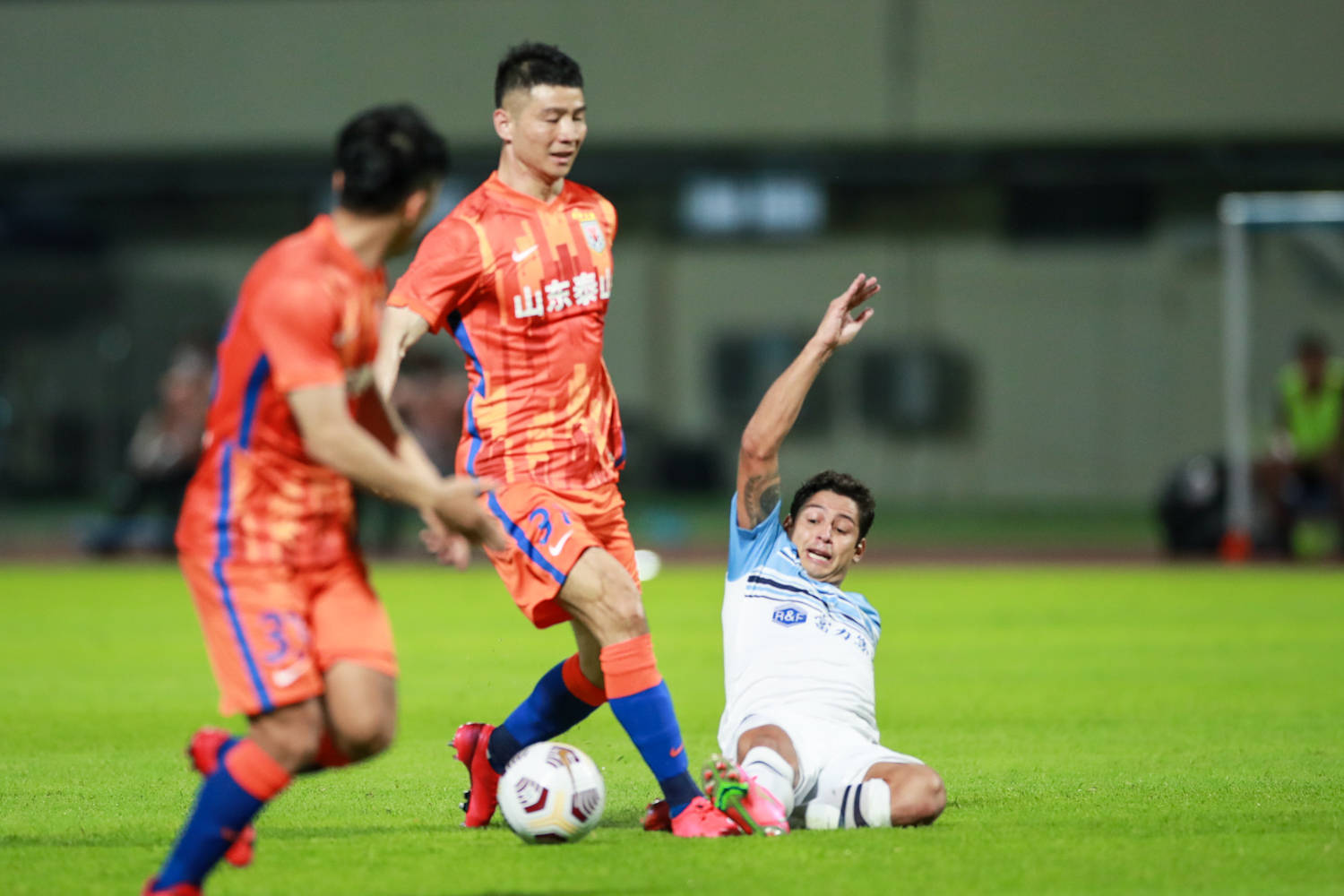 九游网址 -意甲窗口期走向成谜，山东泰山门线救险，质疑声仍在，细节决定成败(山东泰山最新消息引援外援)