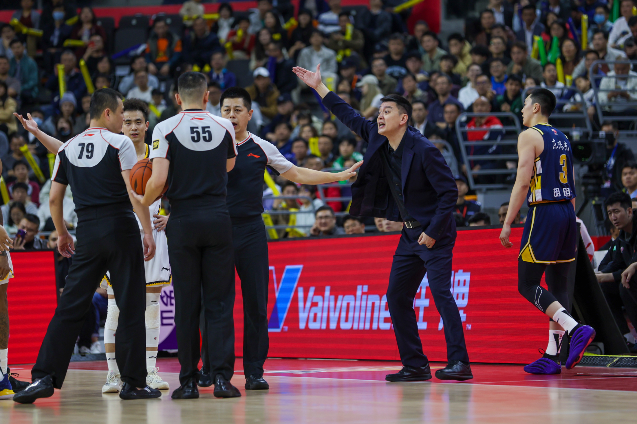 九游棋牌 -包含今晨德甲焦点战，广厦男篮强势反弹，球迷炸锅，控场能力受关注的词条