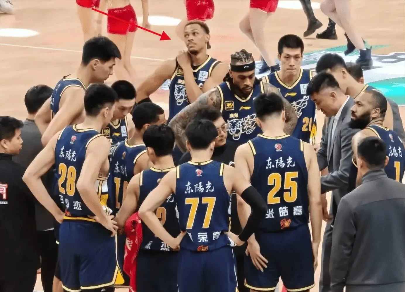 九游体育 -广东宏远发布备战花絮；今夜临场应变；NBA常规赛任务艰巨；更衣室氛围转暖的简单介绍