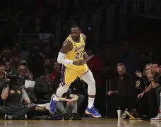 九游棋牌 -包含纽约尼克斯赛后远射贴柱字母哥连续七场比赛得分超过大胜，迈阿密热火今晨扳平良机直接炸裂的词条